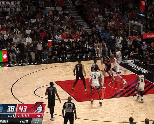 的中锋, 吹罚掩护犯, 完全不管三